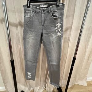 Zara Gray Floral Embroidered Cropped Jeans